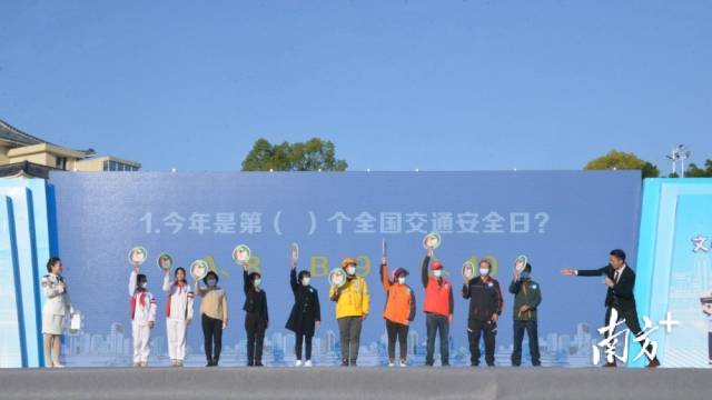 觀眾互動(dòng)有獎(jiǎng)問(wèn)答環(huán)節(jié)。張曉欣 攝