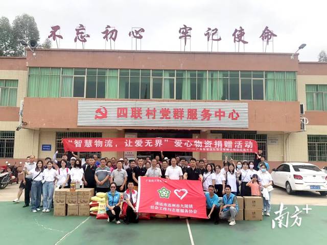 慰問活動(dòng)現(xiàn)場。